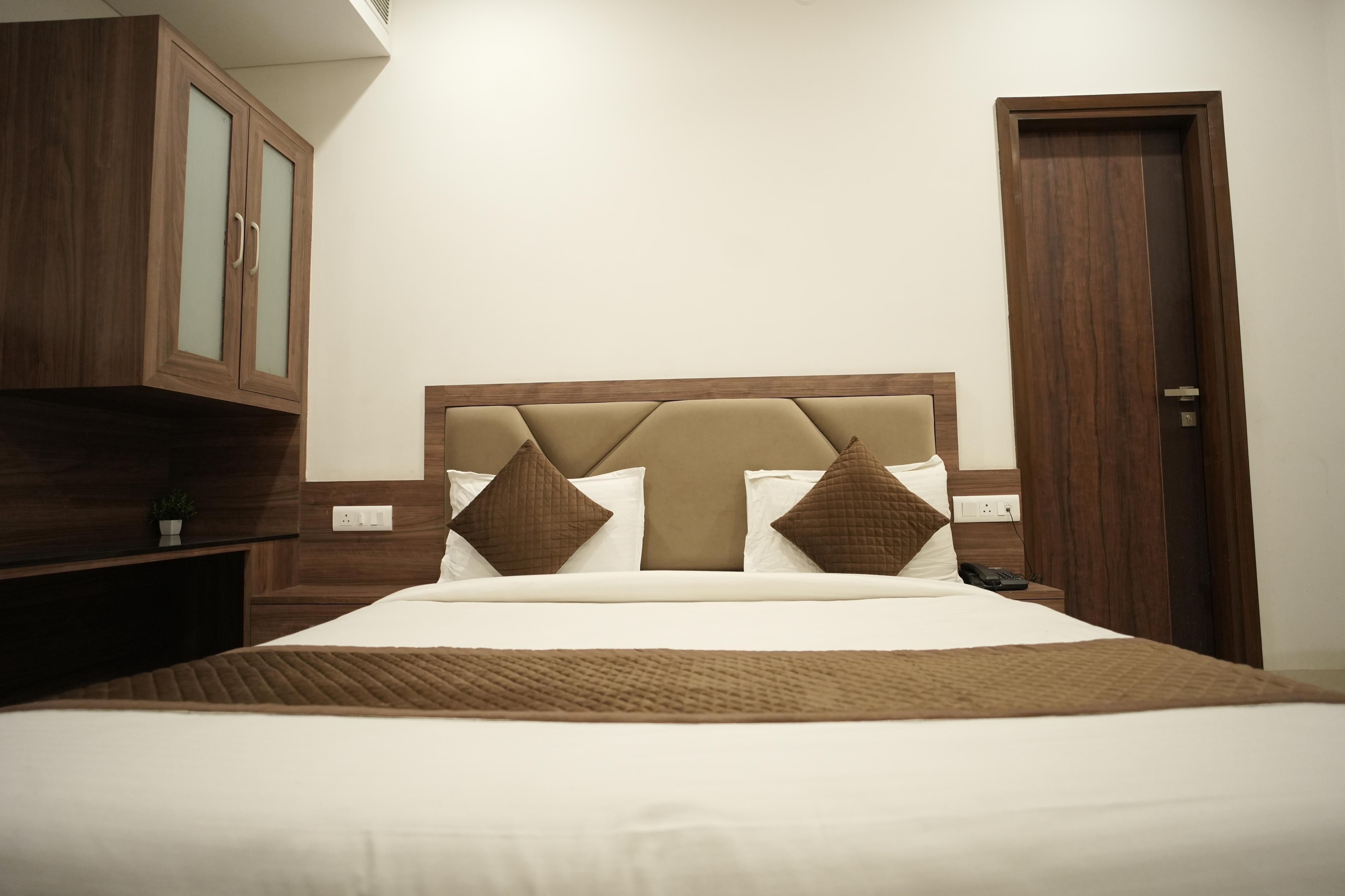 Hotel Paramount Jaipur - Tap to explore photos