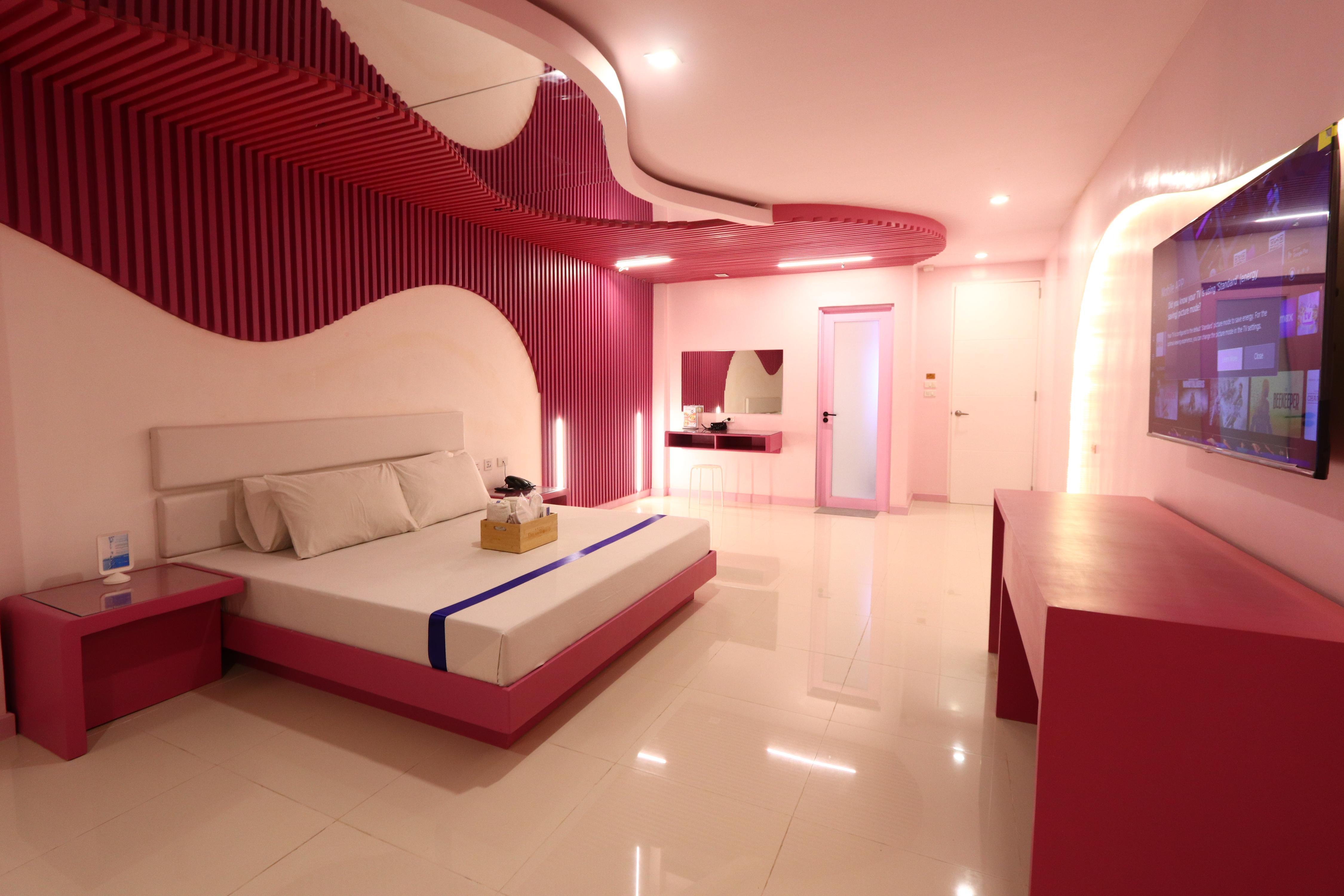 Hotel Dreamworld East Ortigas Room Type - Premier Suite with Private Garage