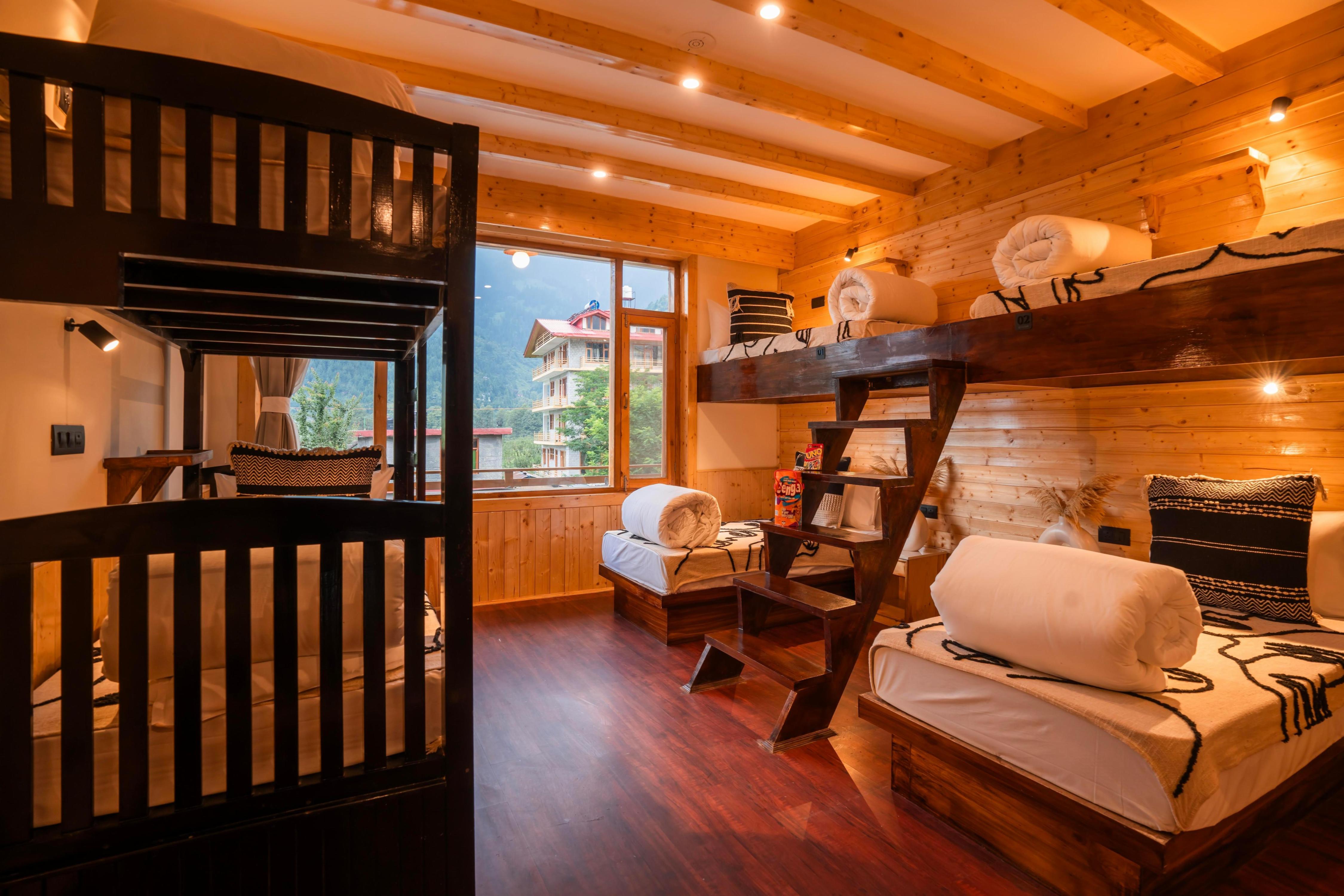 Olgah Manali Room Type - A Bed in a 6 Bed Mixed Dorm (with balcony)