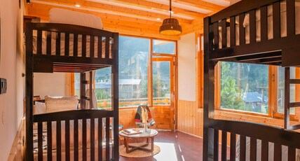 Olgah Manali Room Type - A Bed in a 4 Bed Mixed Dorm (with balcony)