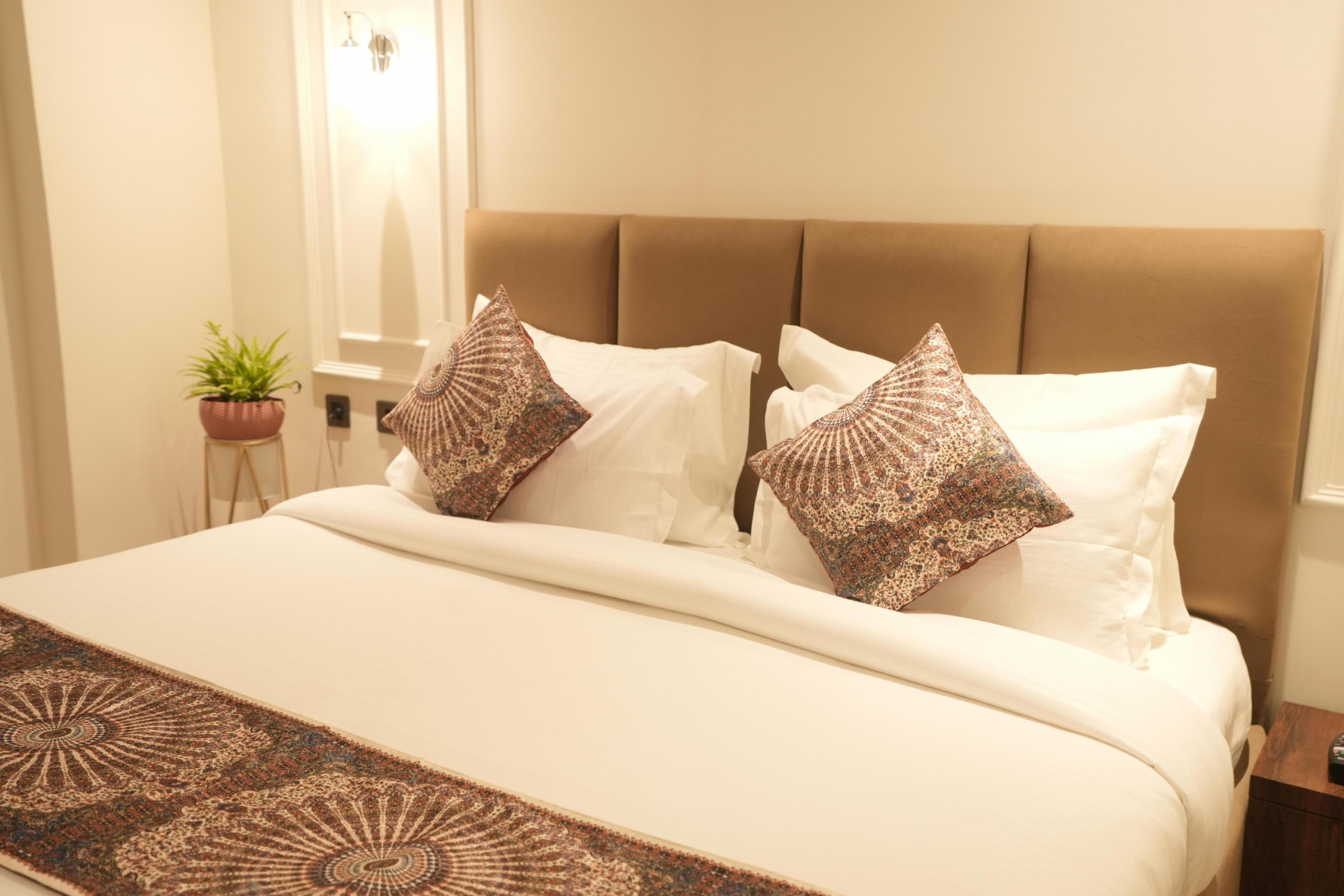 Hotel Aqua Blue - Tap to explore photos