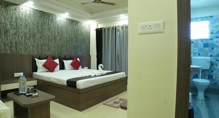 Hotel Jairam Waybay Room Type - DELUXE DOUBLE BED ROOM