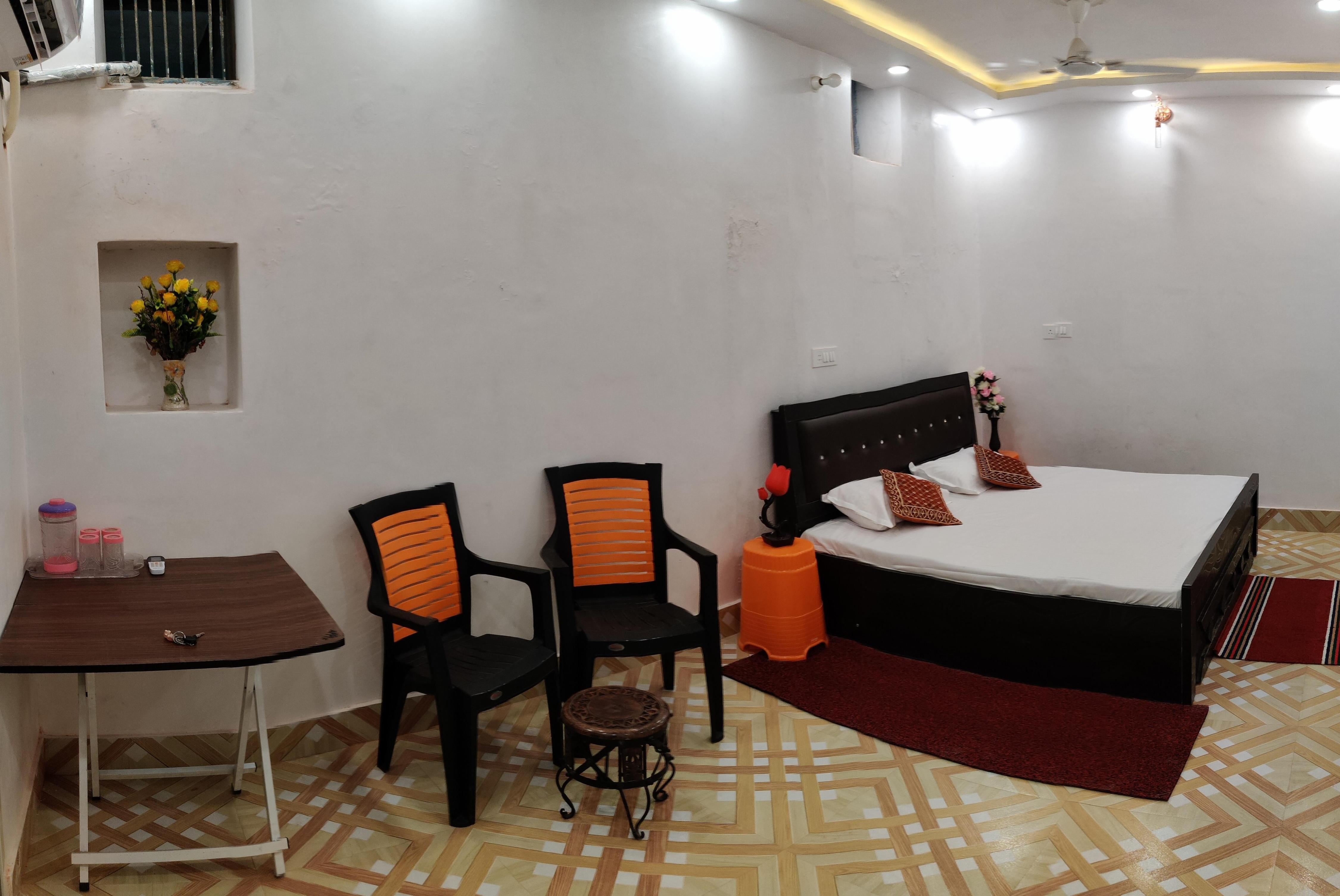 Shivangan homestay Room Type - Deluxe King Room with ac
