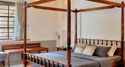 Saffronstays Biccode Woodside Heritage Room Type - Bedroom