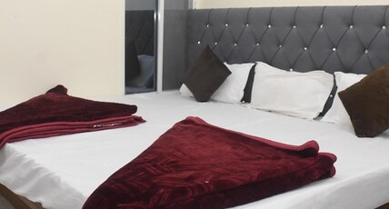 HOTEL OM RATN Room Type - DOUBLE BEDED NON AC ROOM
