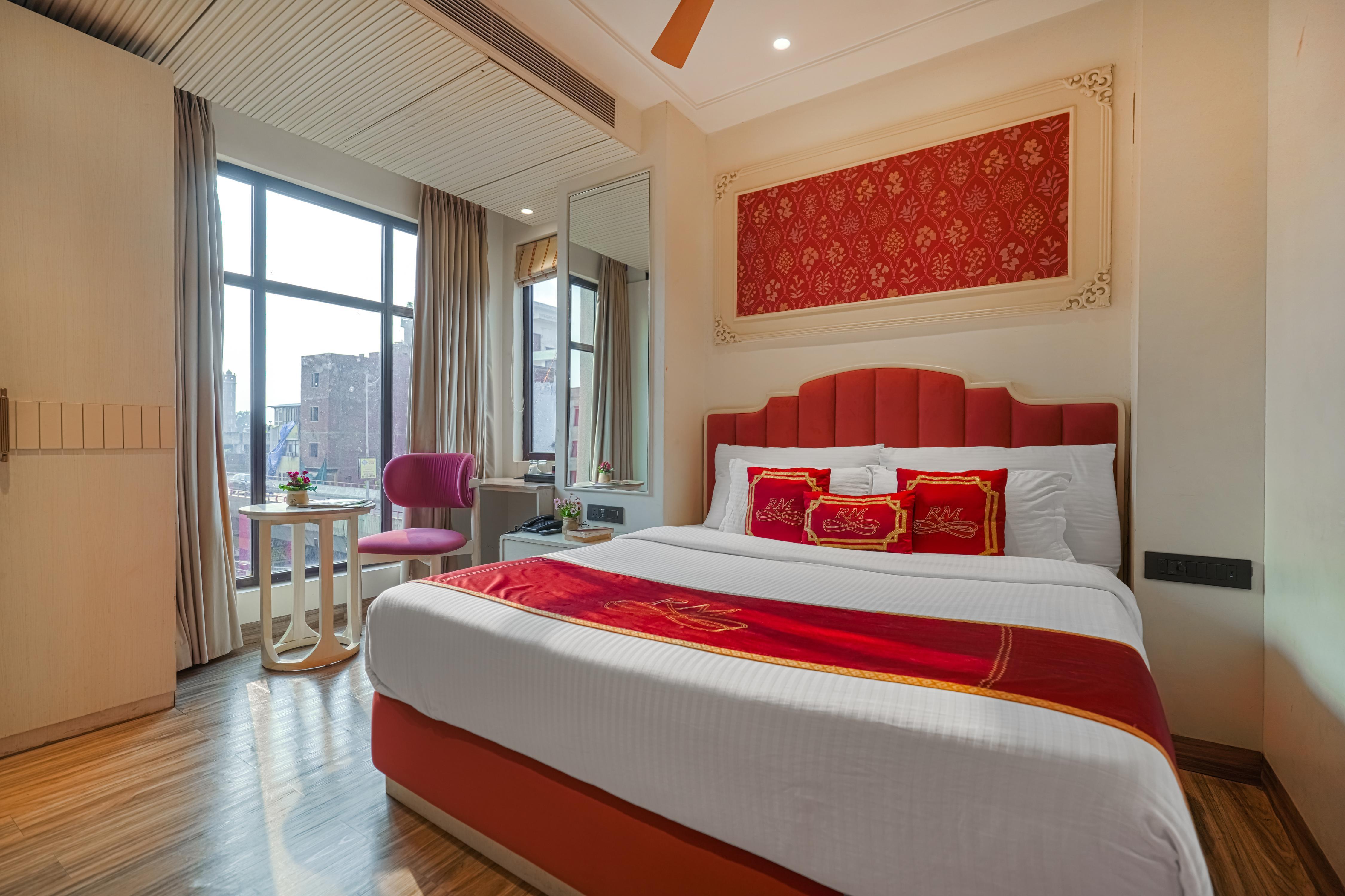 Red Martin 2 Min Walk from Golden Temple Room Type - Super Deluxe Room with Window