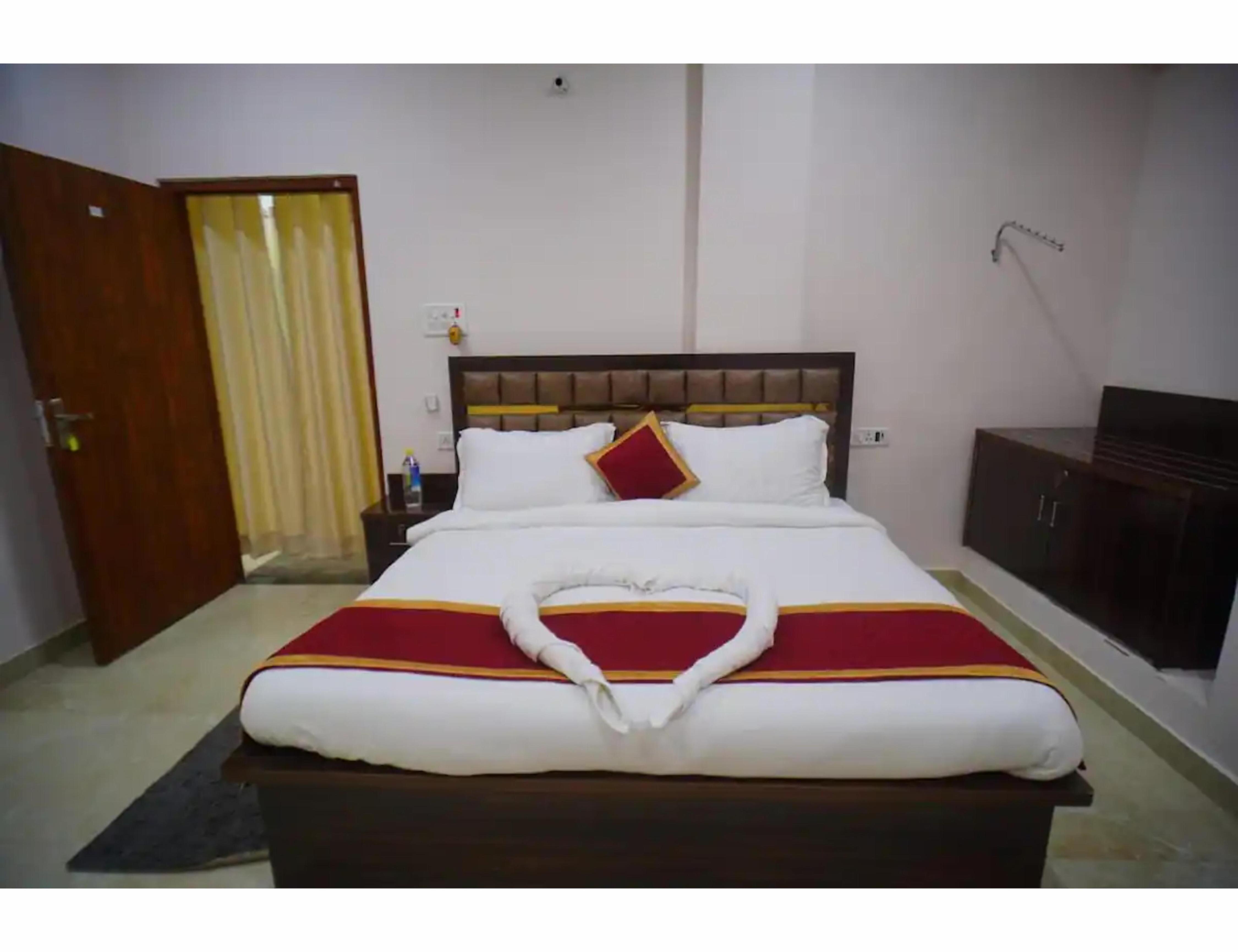 Shree Ram Paying Guest House | 3BHK Varanasi - Tap to explore photos