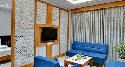 Click Hotel Royal Pearl, Galenda Room Type - Suite Balcony Room With Bathtub