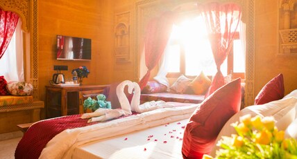 Hotel Golden Signature Room Type - Deluxe Room ( City View )
