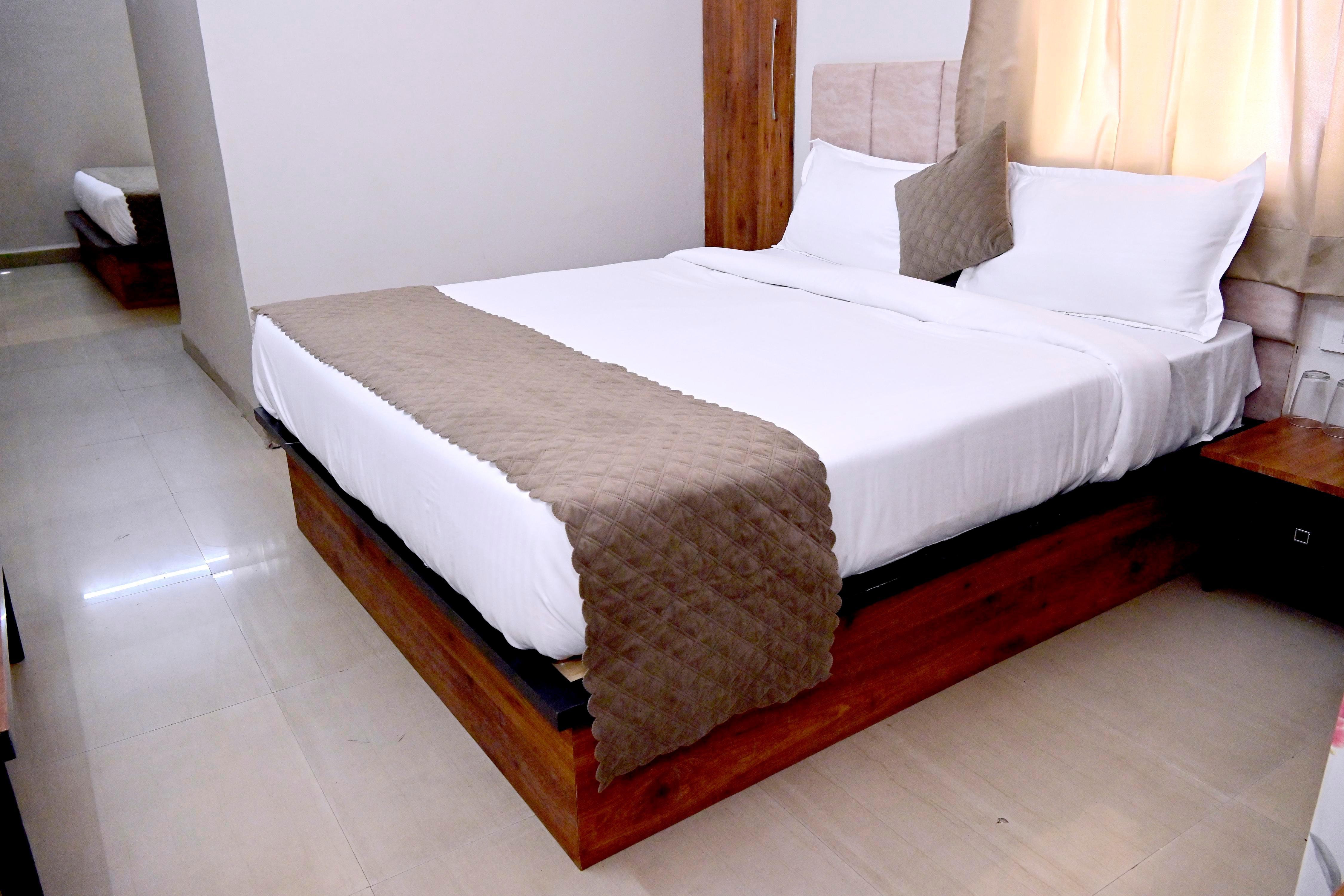 Hotel Siya Room Type - Deluxe Four Bed AC Room with two attached Bathroom Hotel Siya Room Type - Deluxe Four Bed AC Room with two attached Bathroom