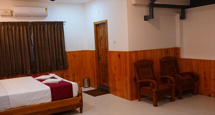 Wood Haven Inn Room Type - Antique Master Bedroom (AC Rooms)