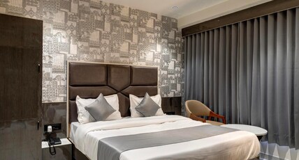 Hotel shrimad Villa Gandhinagar Room Type - Deluxe Room