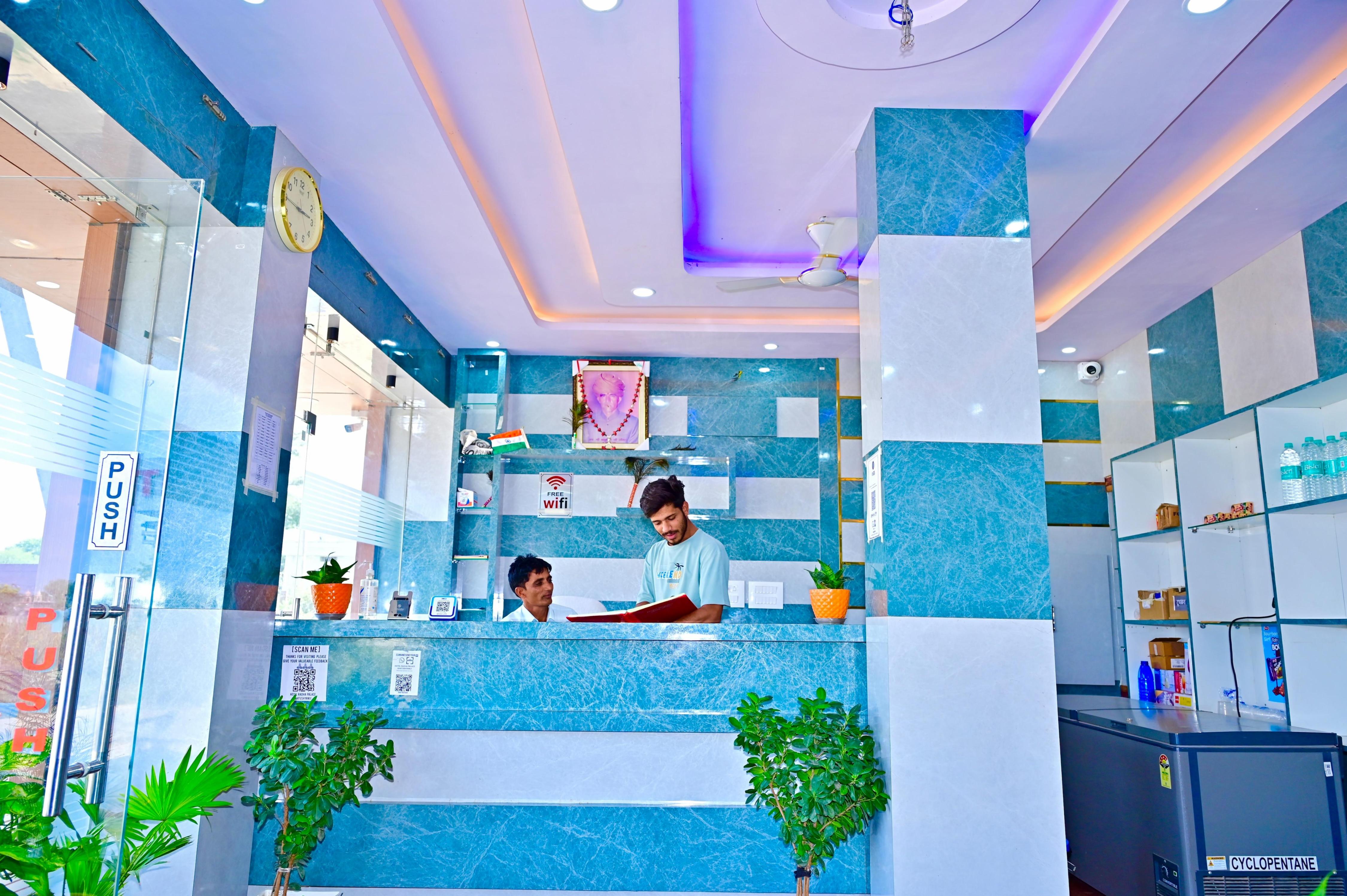 Hotel Radha Palace (400 meters from Khatu Shyam Mandir)