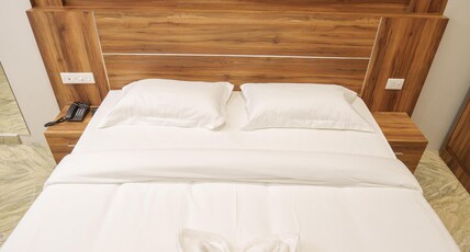 Kanak Residency Room Type - Executive Double Bed Room With AC