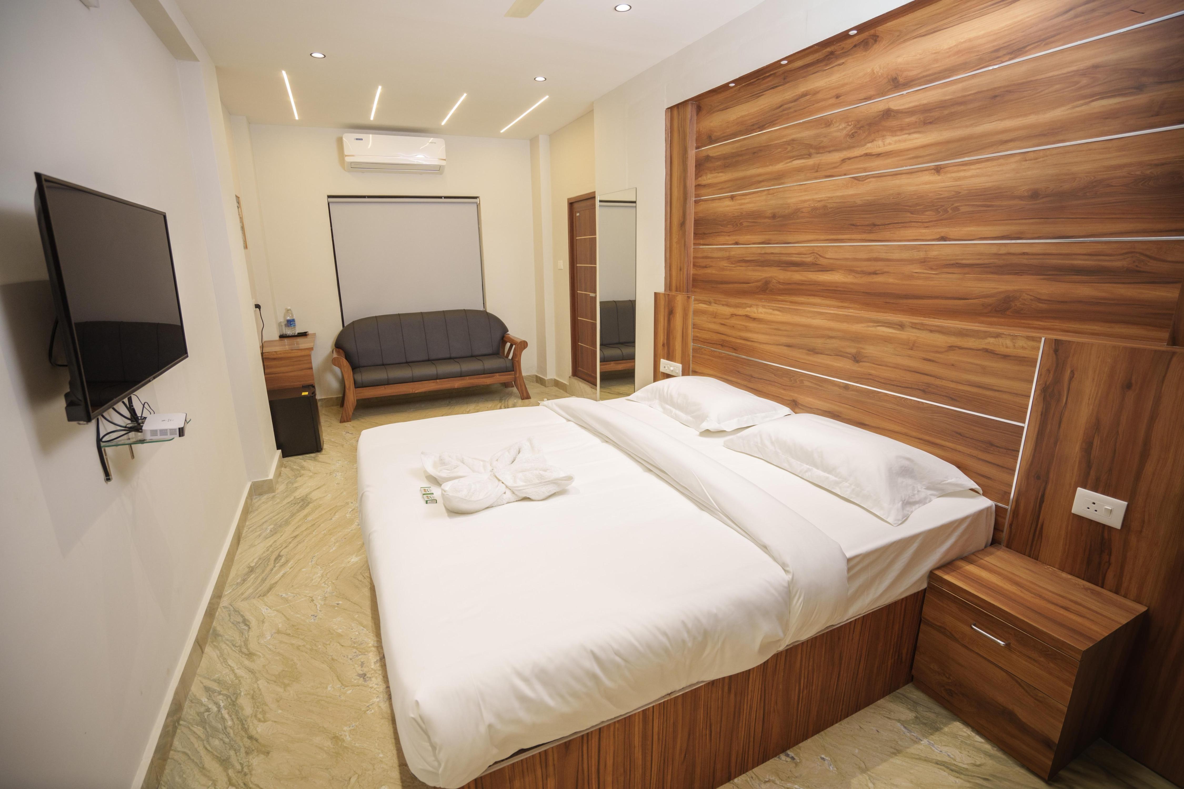 Kanak Residency Room Type - Deluxe Doule Bed Room With AC