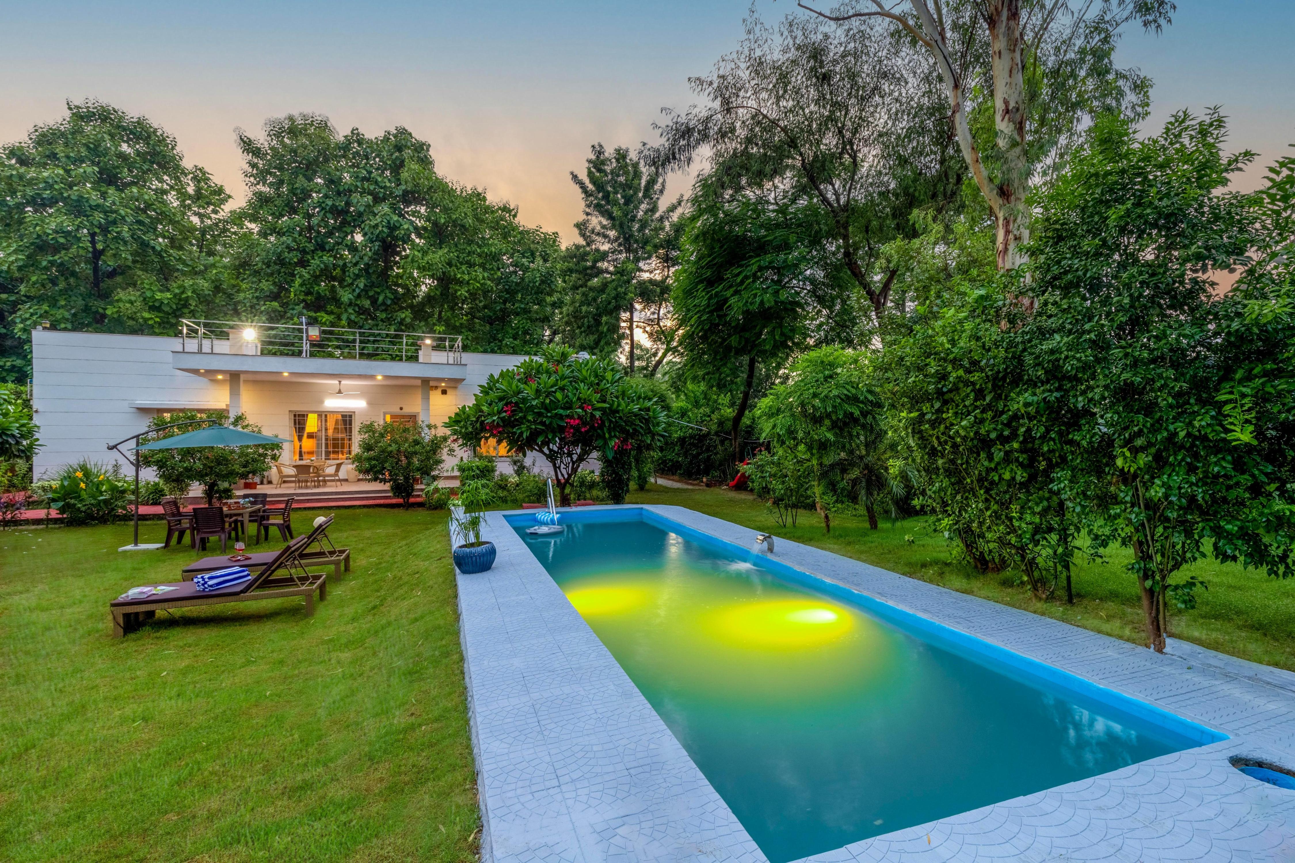 Alaya Stays 3 BHK Pet friendly with Pvt Pool | Daffodil