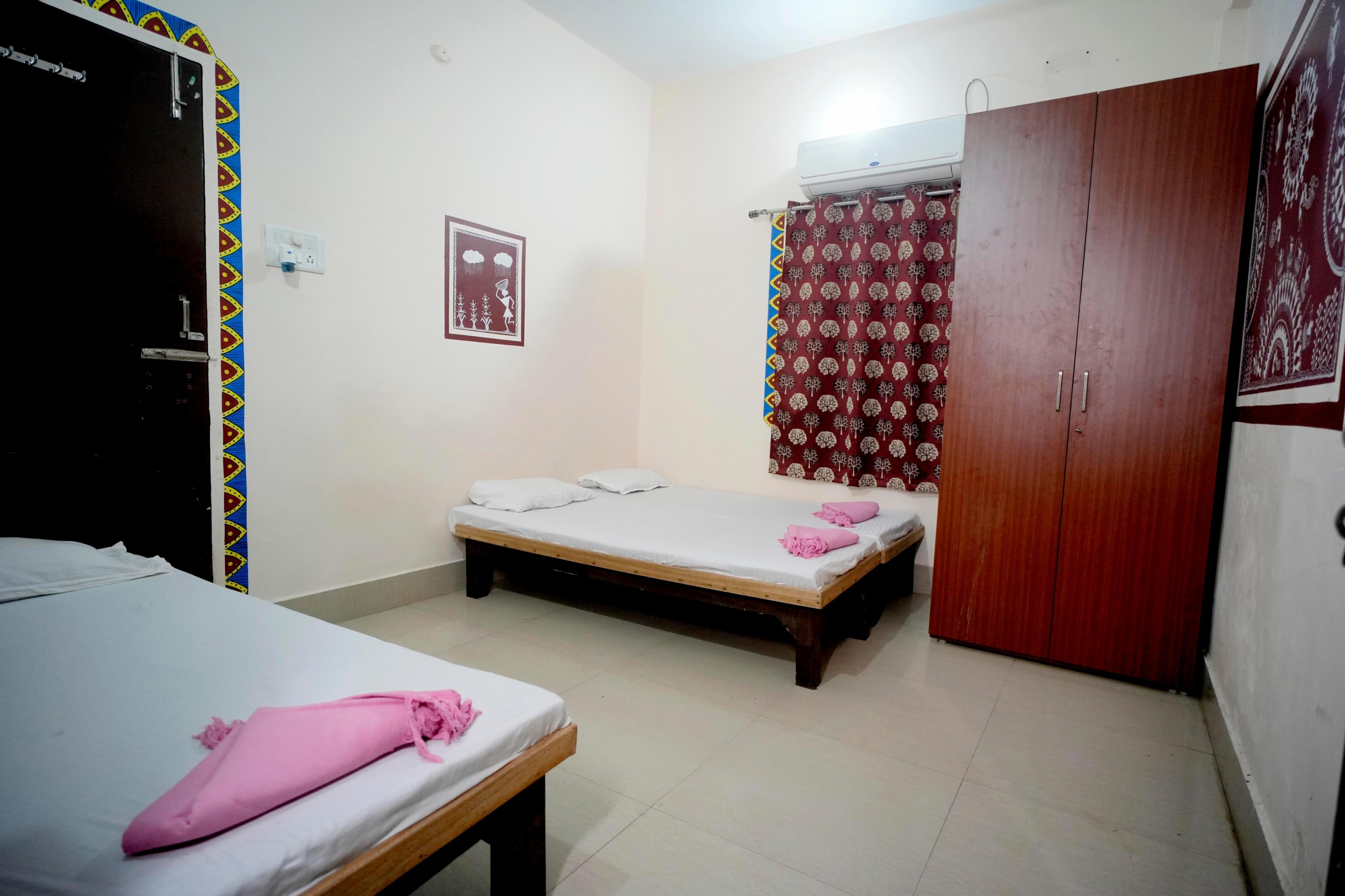 Banaras Gully House | Dorms & Rooms Room Type - Triple Room with Private Bathroom