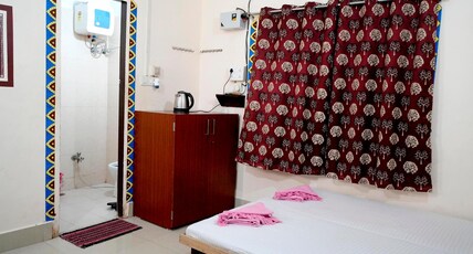 Banaras Gully House | Dorms & Rooms Room Type - Quadruple Room with Private Bathroom