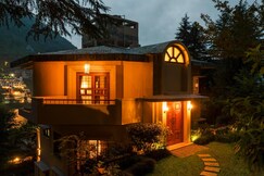 Alaya Stays 4 BHK with Garden & Lake View | Irayna