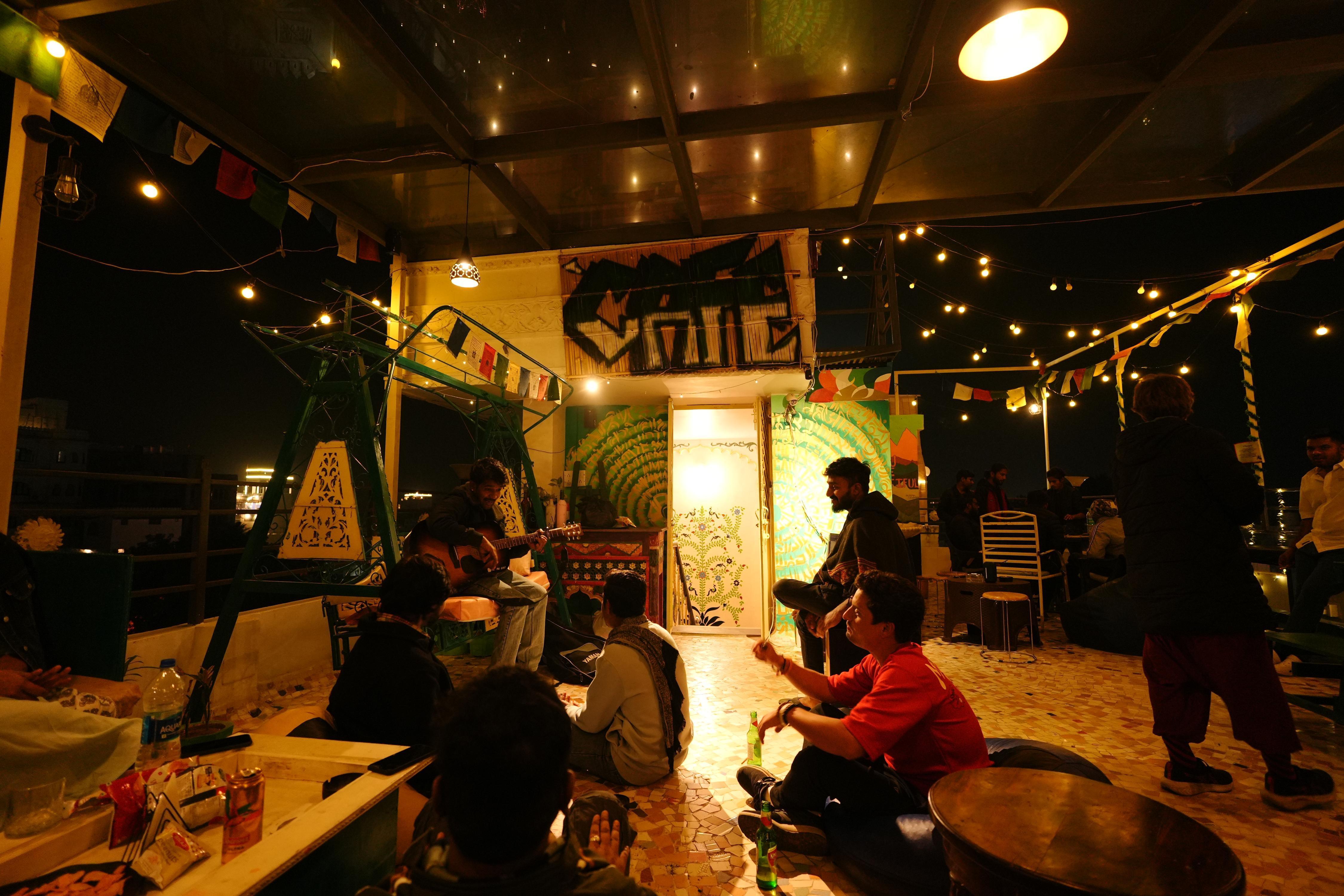 Whereabout Hostel |Rooftop Restaurant at Lake Pichola|