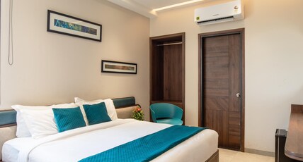 Hotel Royal Bagh - All Pure Veg. Room Type - Deluxe Room