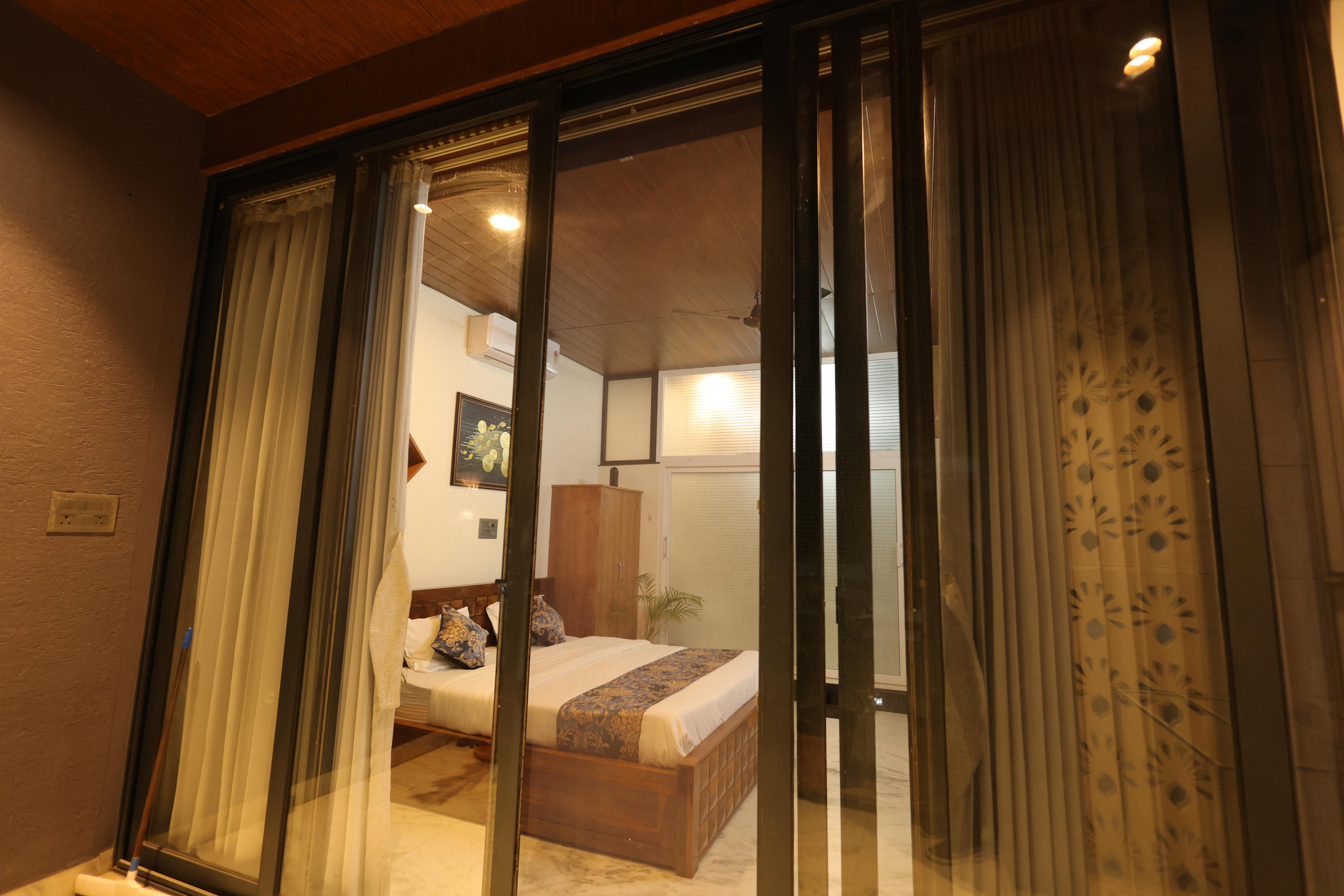 Amritam Palace A Luxury AC Home Stay - Tap to explore photos