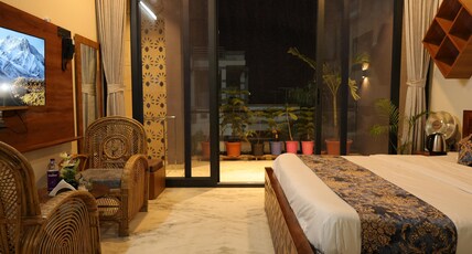 Amritam Palace A Luxury AC Home Stay Room Type - LUXURY GLASS SUITE