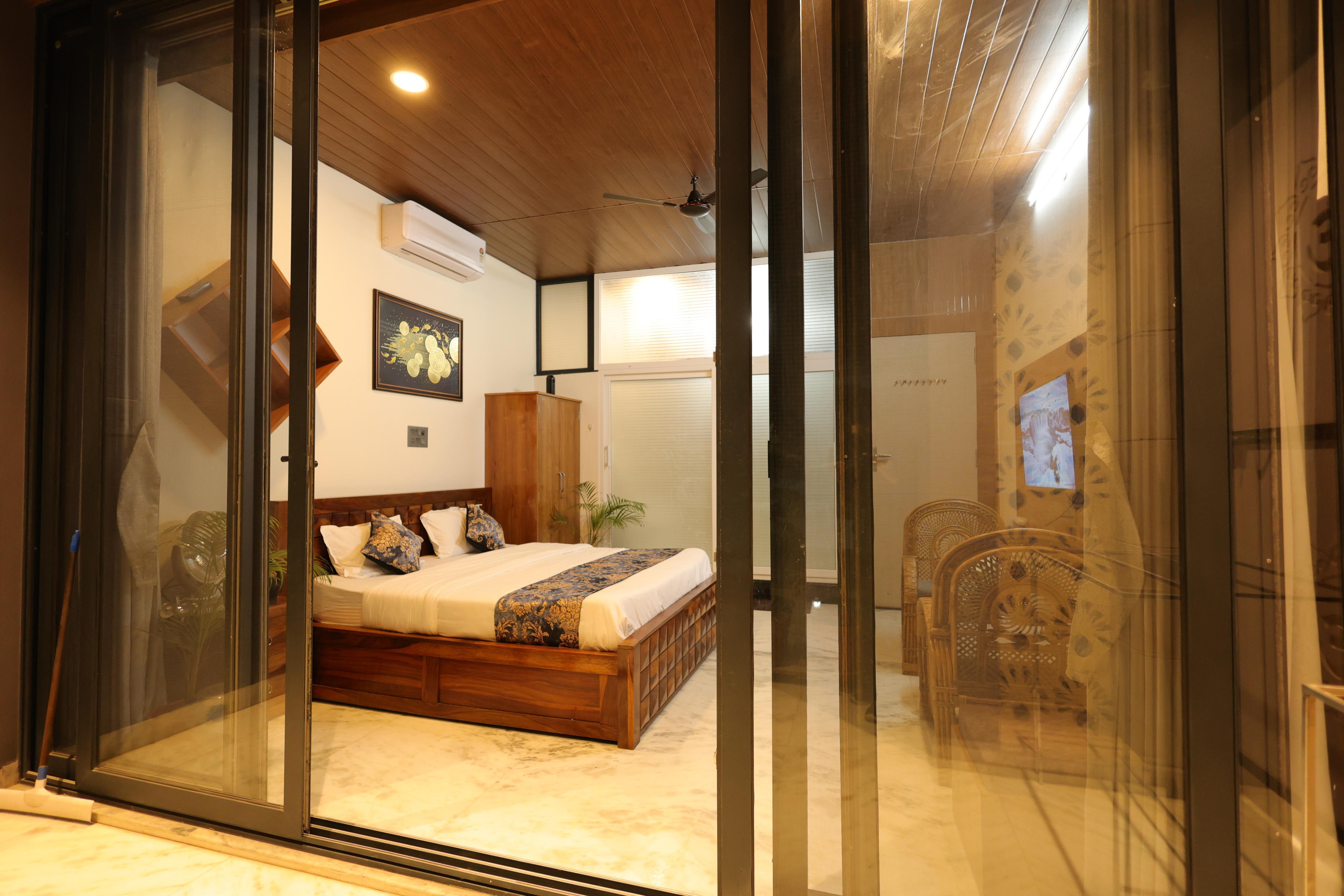 Amritam Palace A Luxury AC Home Stay - Tap to explore photos