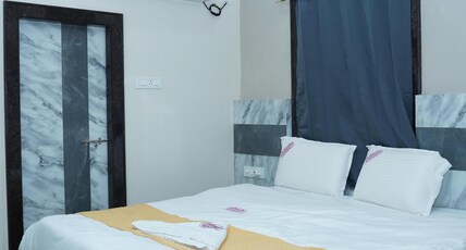 Vashistha Residency Room Type - Deluxe Room - AC