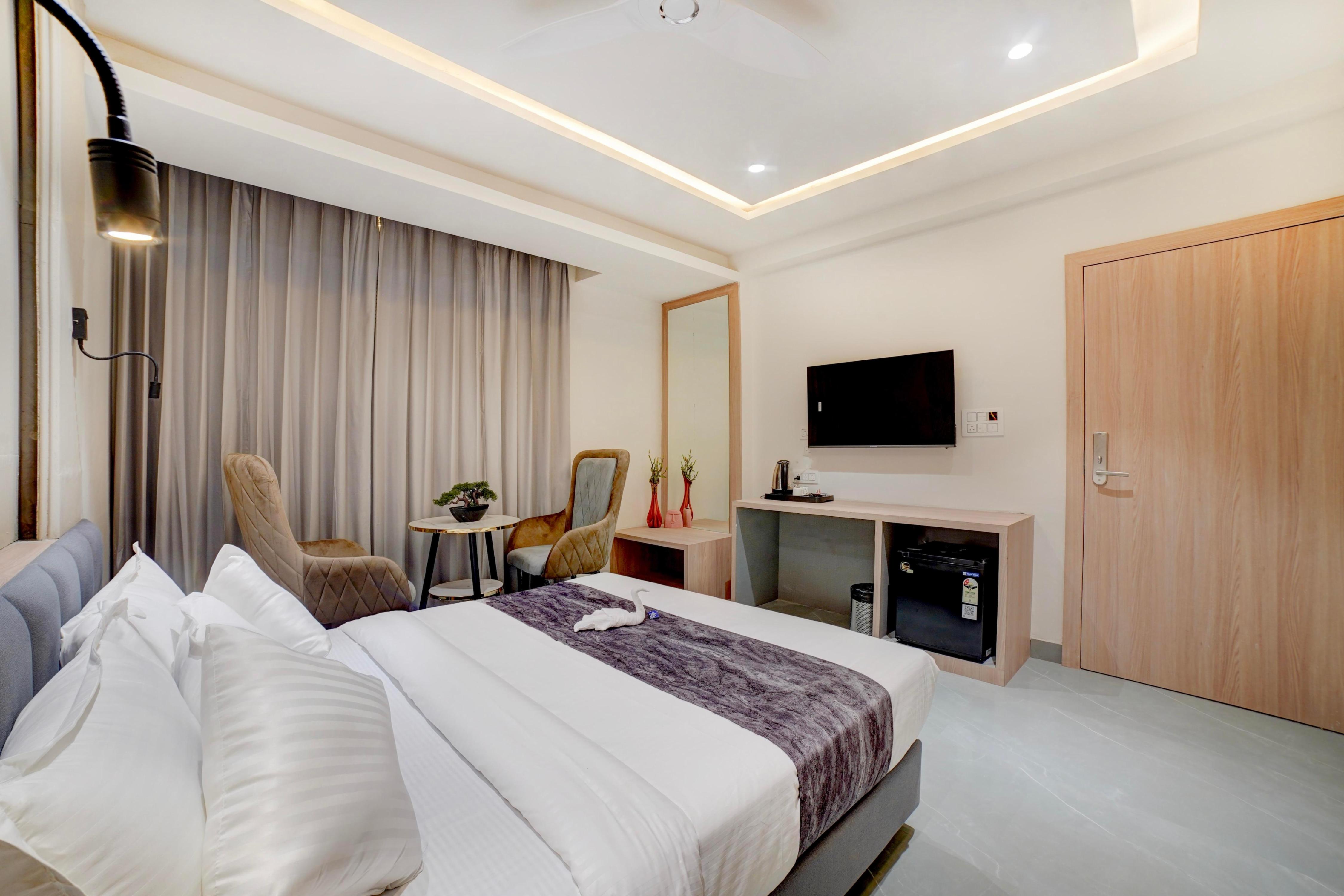 Madhuram Business Hotel Room Type - Super Deluxe Room