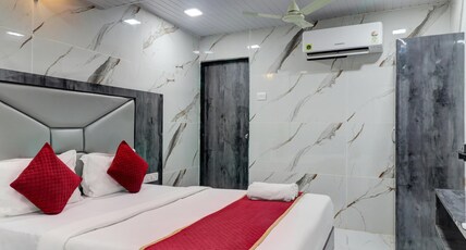HOTEL LAKE SITE LODGING & BOARDING Room Type - Deluxe Room