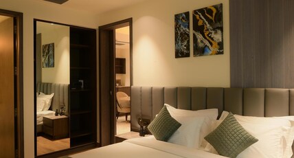 Awesome Palace, Airport Road Room Type - Grand Suit (2 Way Airport Transfer) Awesome Palace, Airport Road Room Type - Grand Suit (2 Way Airport Transfer)