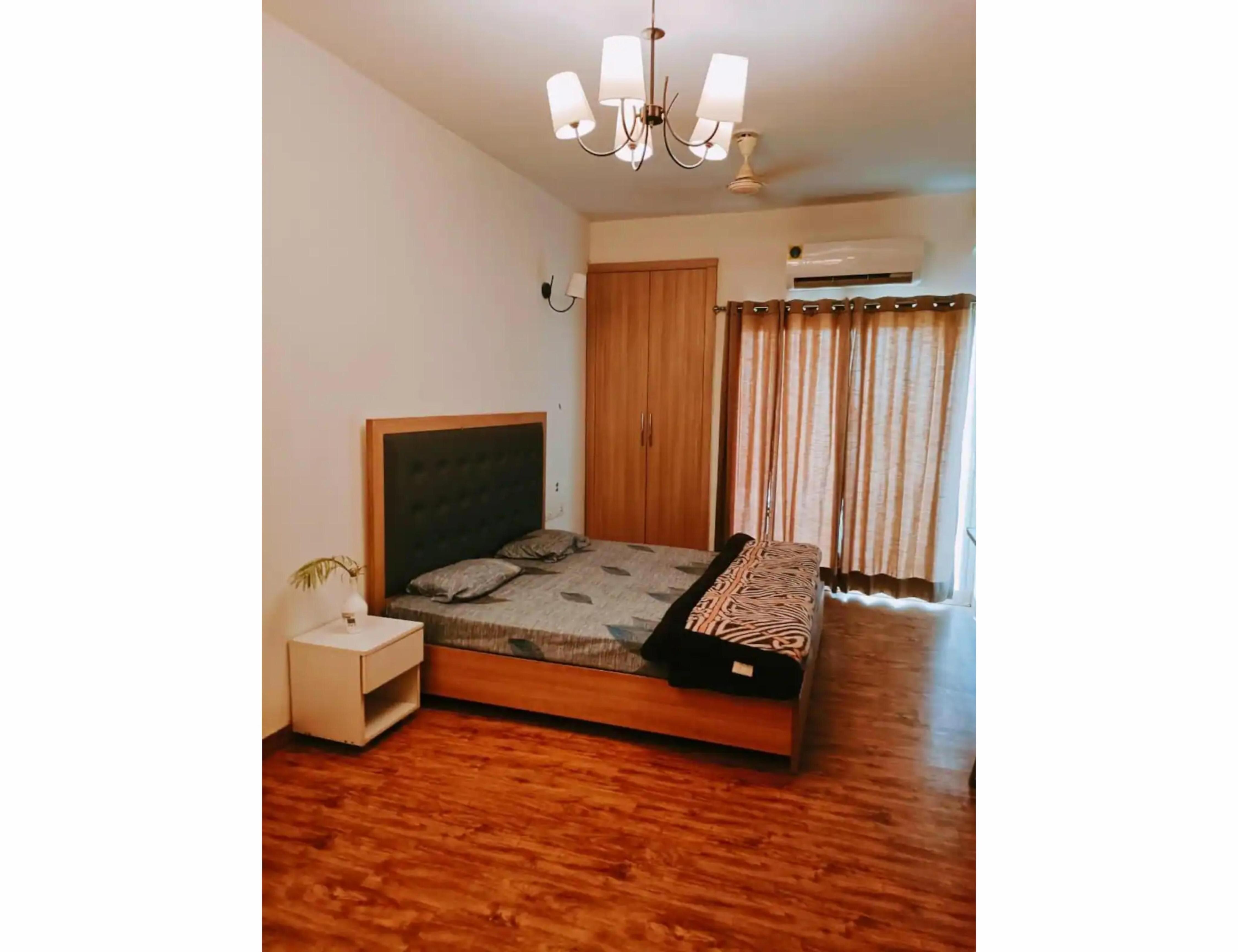 Lovely studio apartment in NCR By Pearl Castle - Tap to explore photos