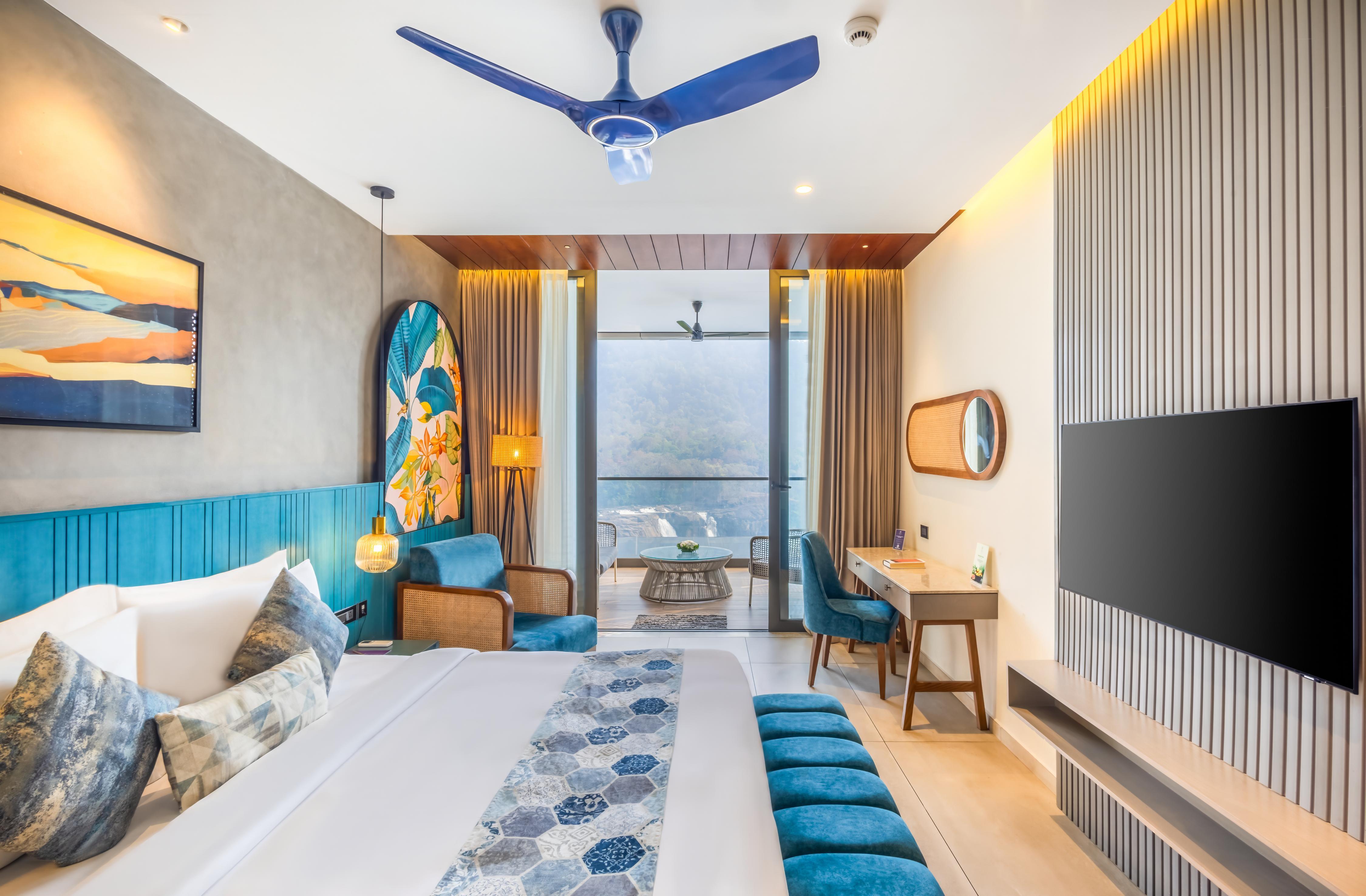 Flora Misty Falls Athirappilly Room Type - Premium Mountain and Falls View