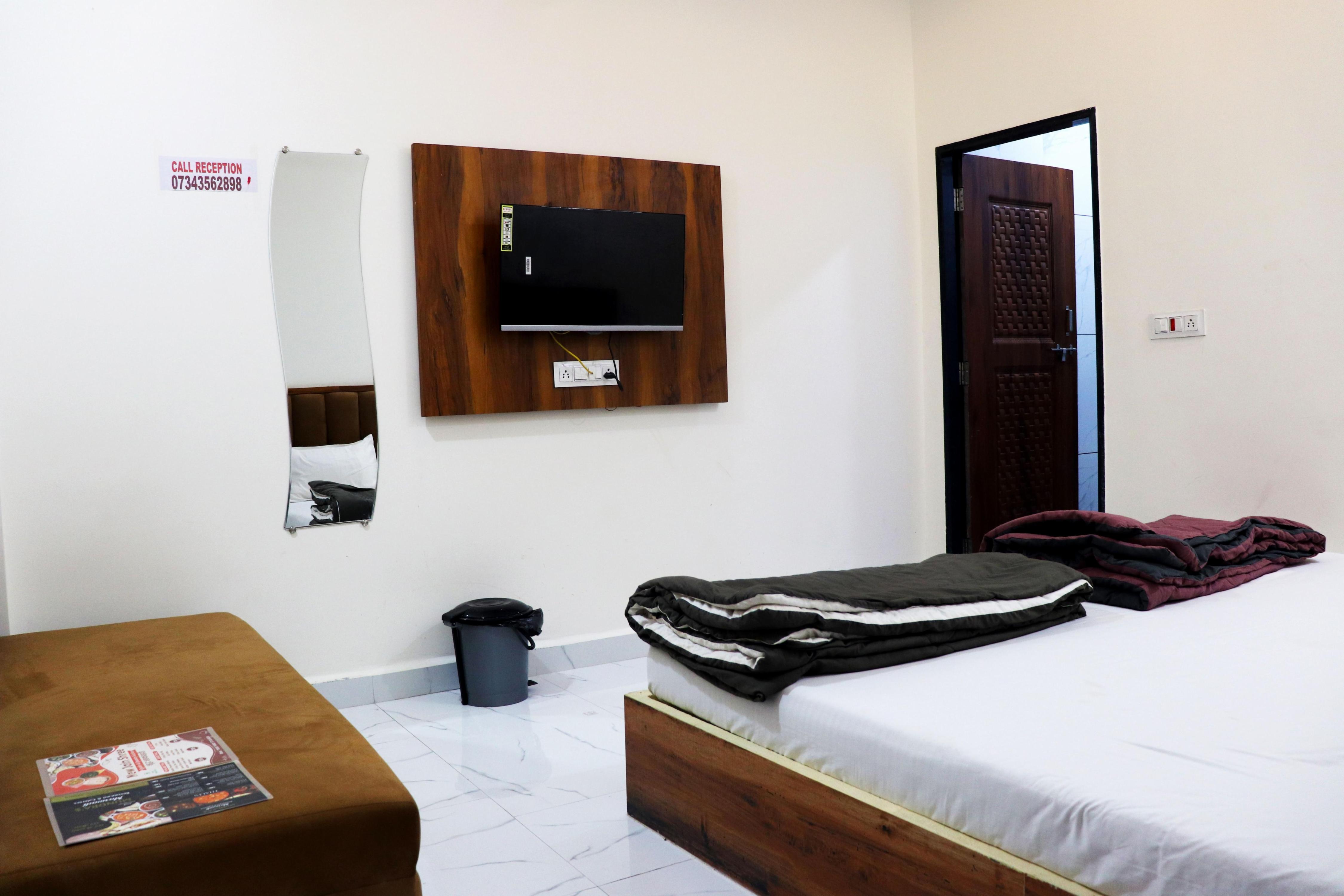 Hotel aadarsh Room Type - Bedroom 7