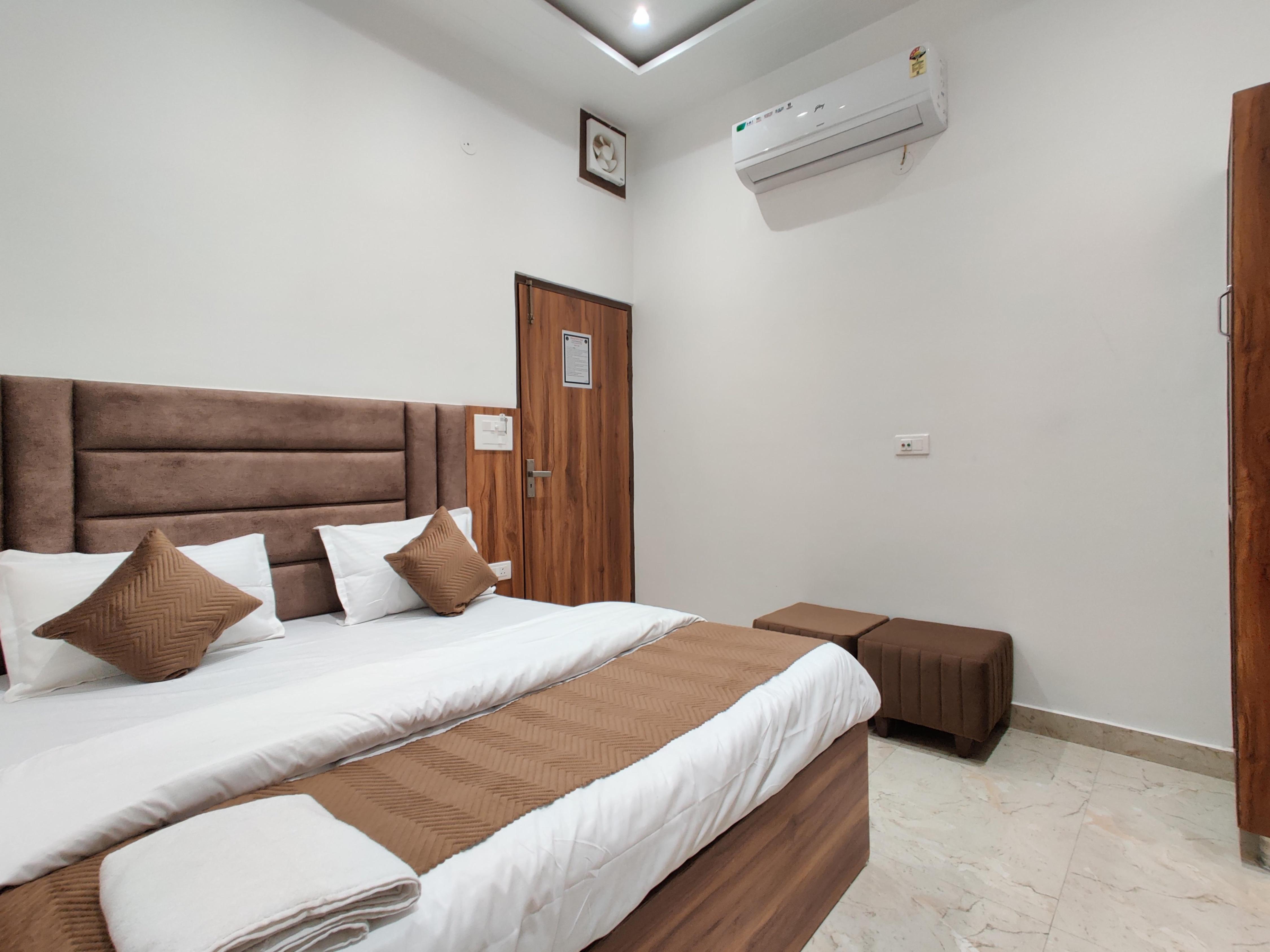 Hotel RS Inn Near Golden Temple - Tap to explore photos