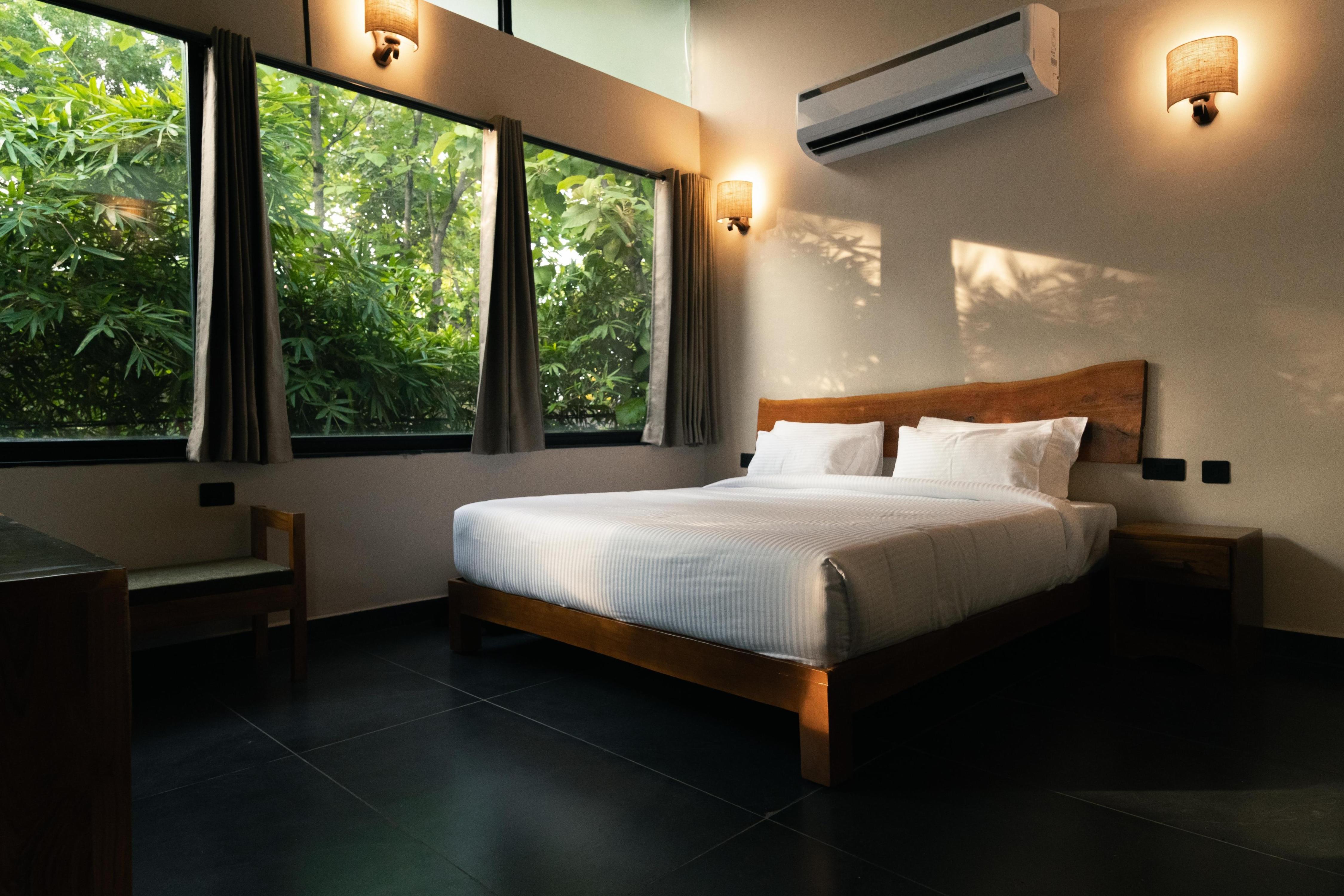 Treepie Safari Lodge - Tap to explore photos