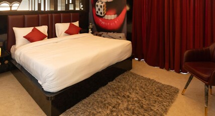 Orsom Stays Sassy - Sector 53 Room Type - Las Vegas Room