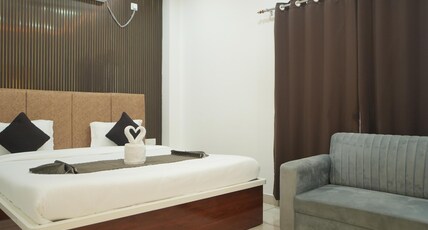 Arati Hotel And Restaurant Room Type - Deluxe Room