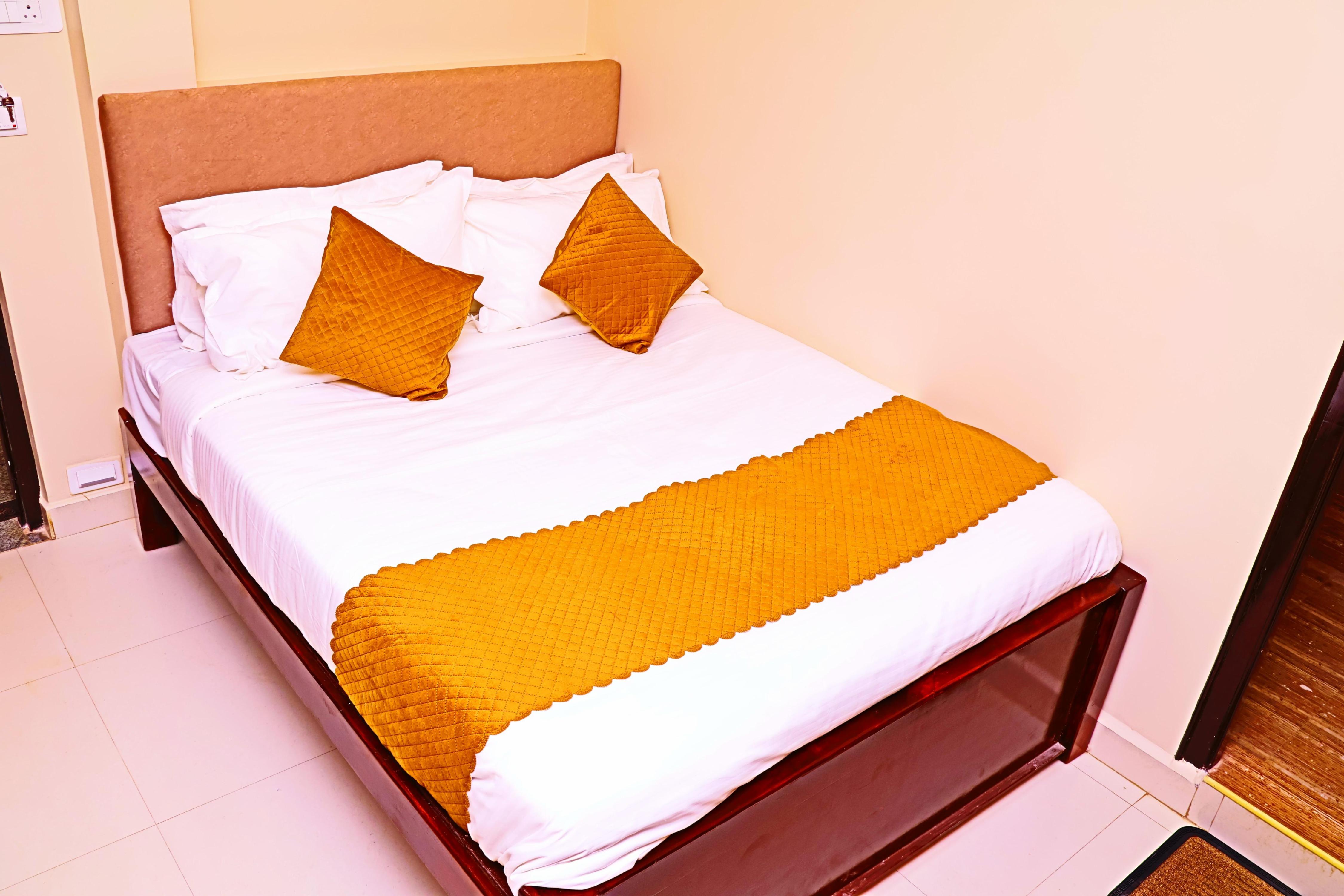 Hotel JSN GRAND Room Type - STANDARD QUEEN ROOM