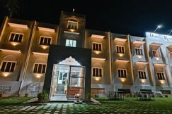 DAHLEEZ RESORT