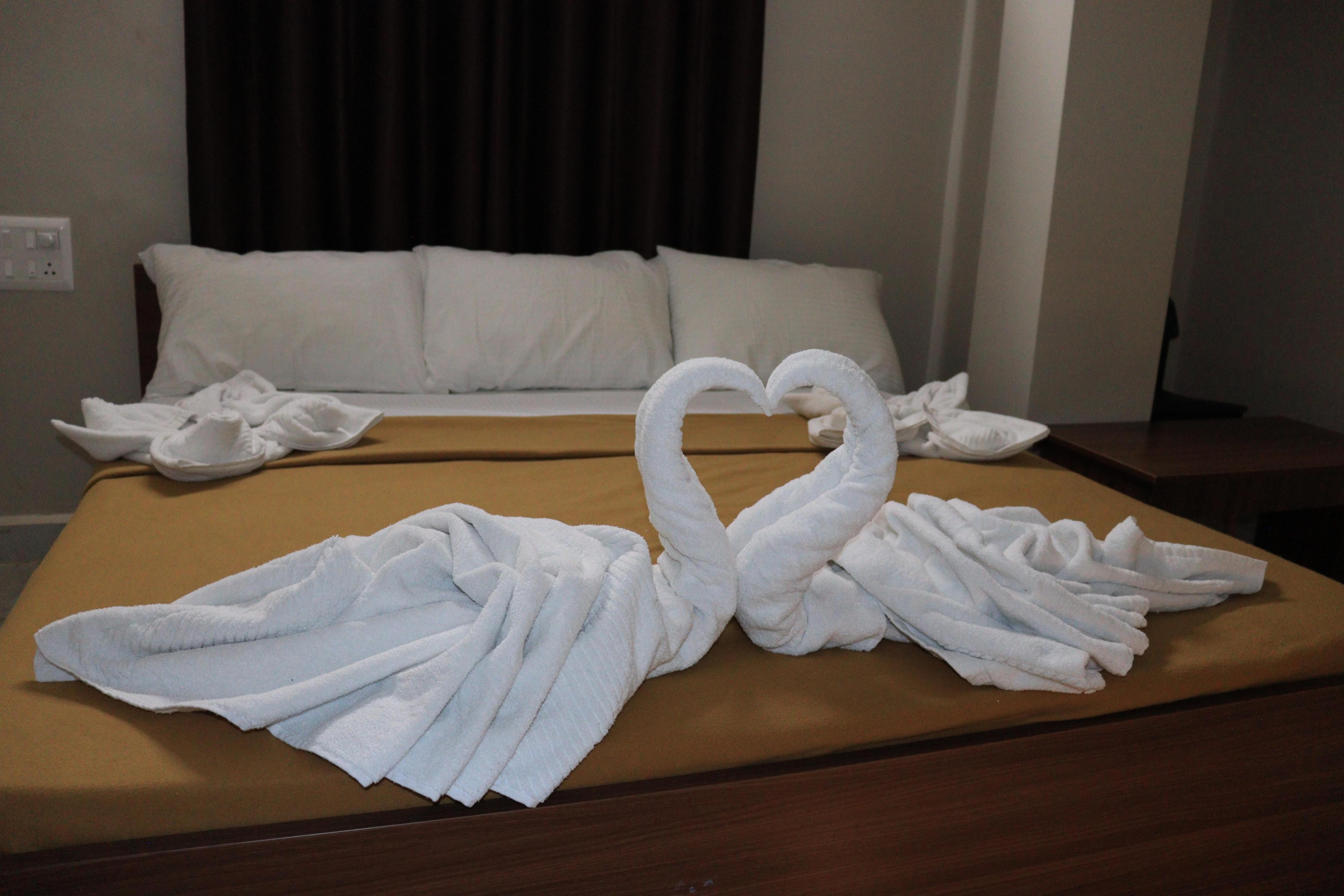 Darshan Boarding Lodging and Restaurant Room Type - AC ROOM - K