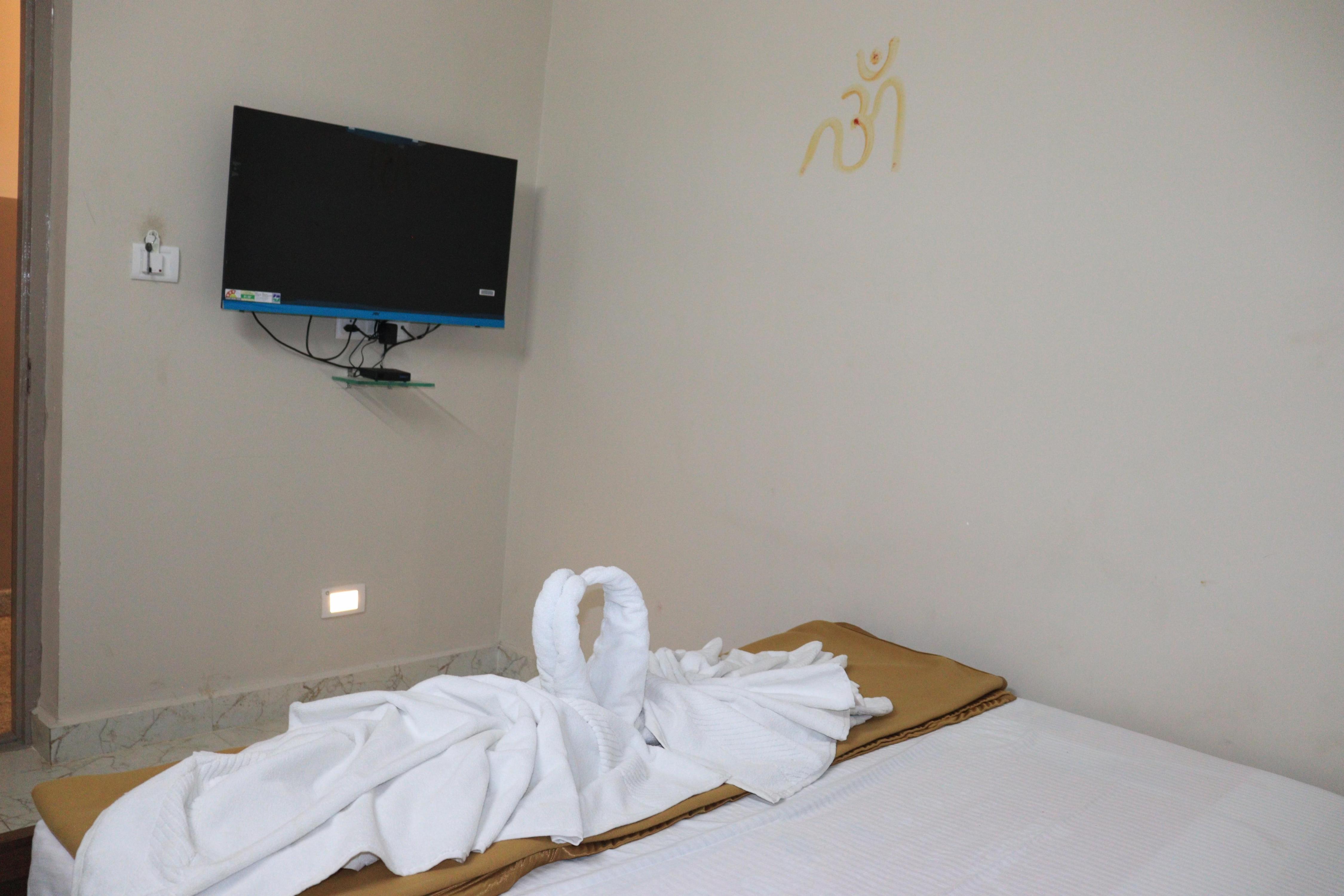 Darshan Boarding Lodging and Restaurant - Tap to explore photos