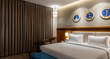 Charmwood Hotel Room Type - Classic Room - King Bed