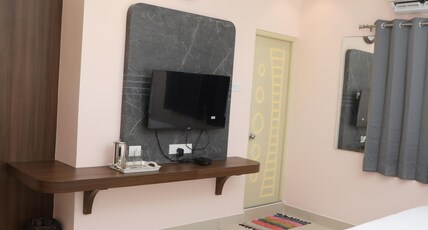 MM GRAND RESIDENCY Room Type - DELUXE AC