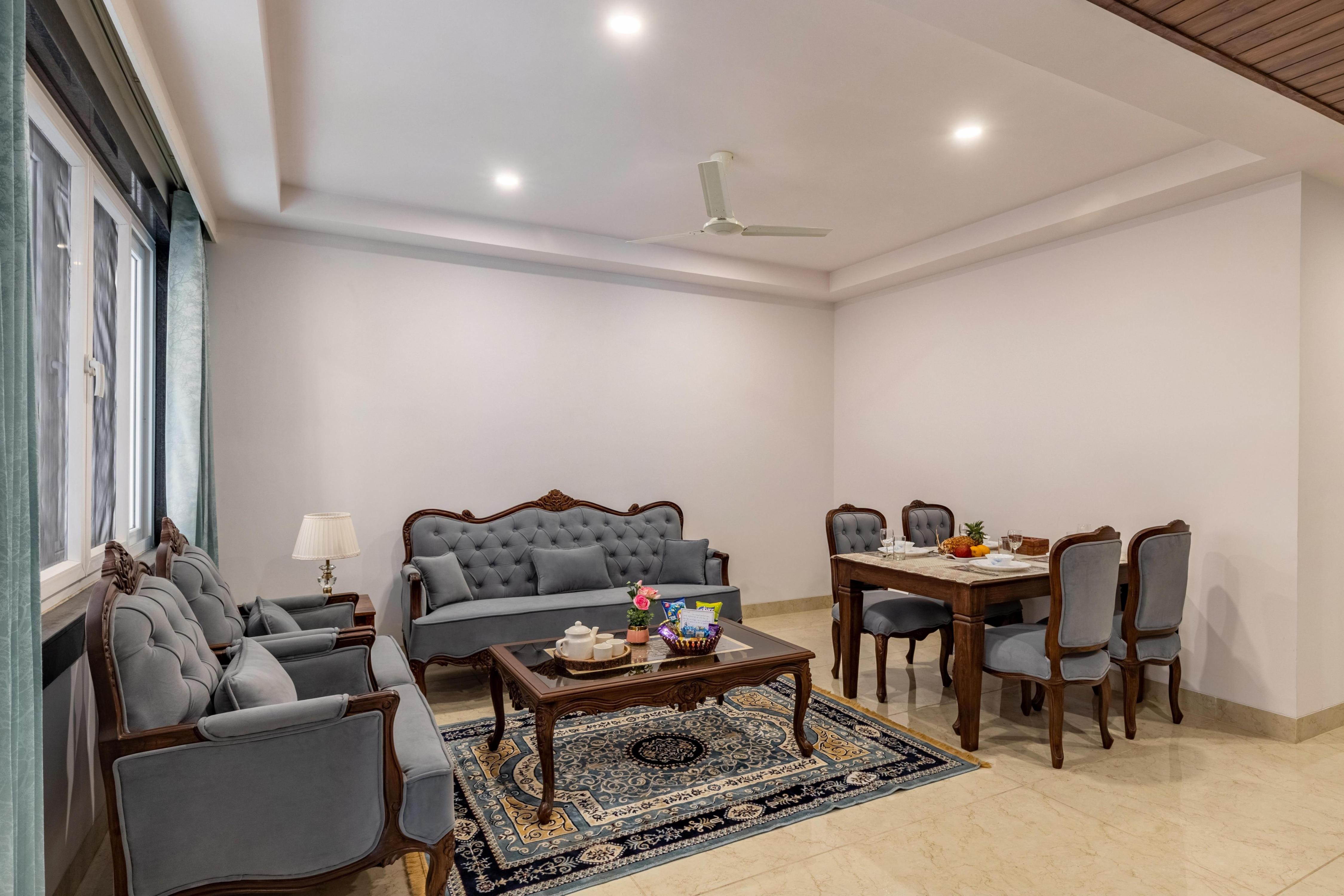 1 BHK Apartment with Beautiful Views - Tap to explore photos