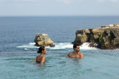 Arna Suites and Ocean Lounge
