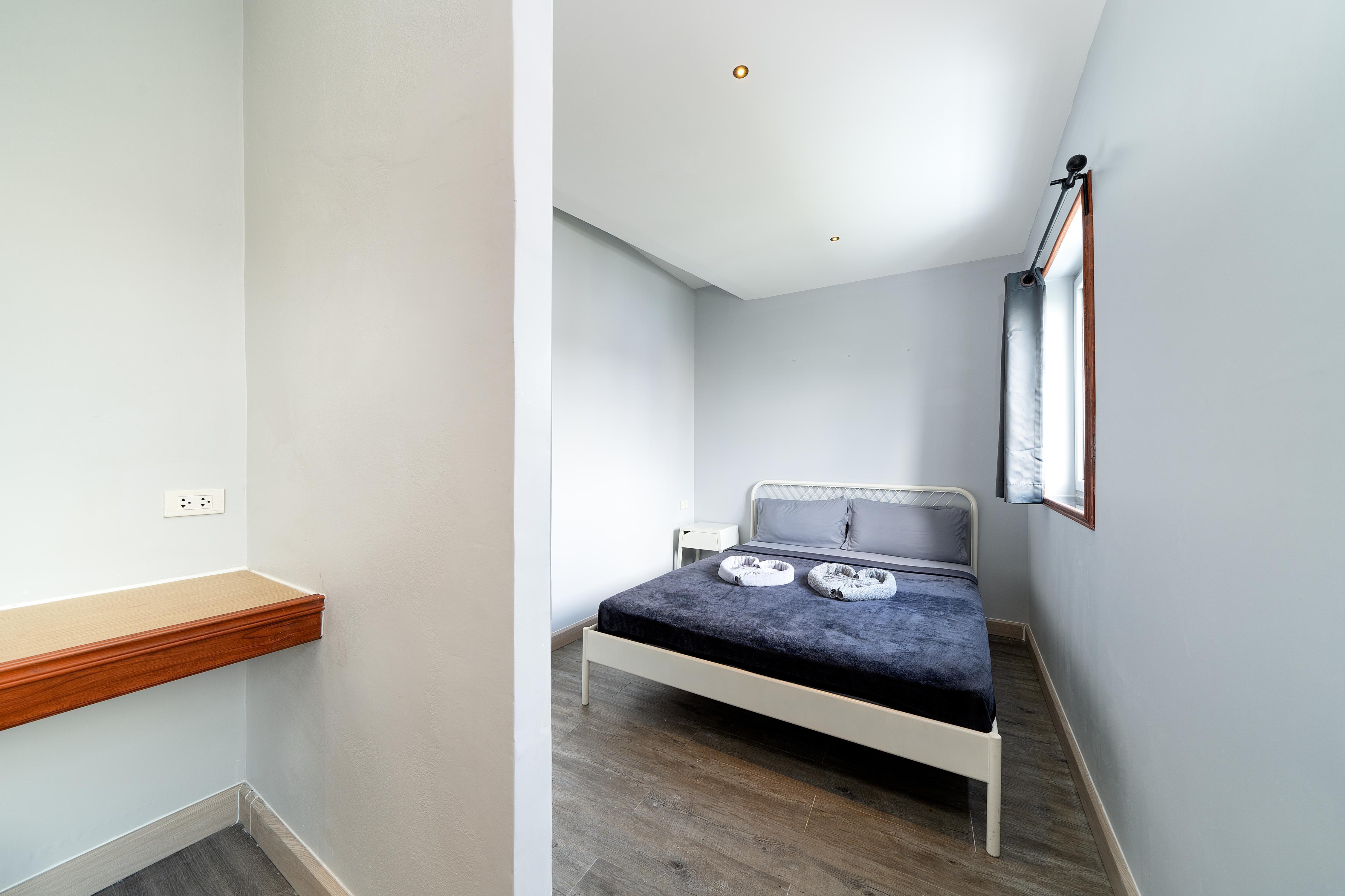 OH Hostels - Bangkok Room Type - Double Room with Shared Bathroom C2