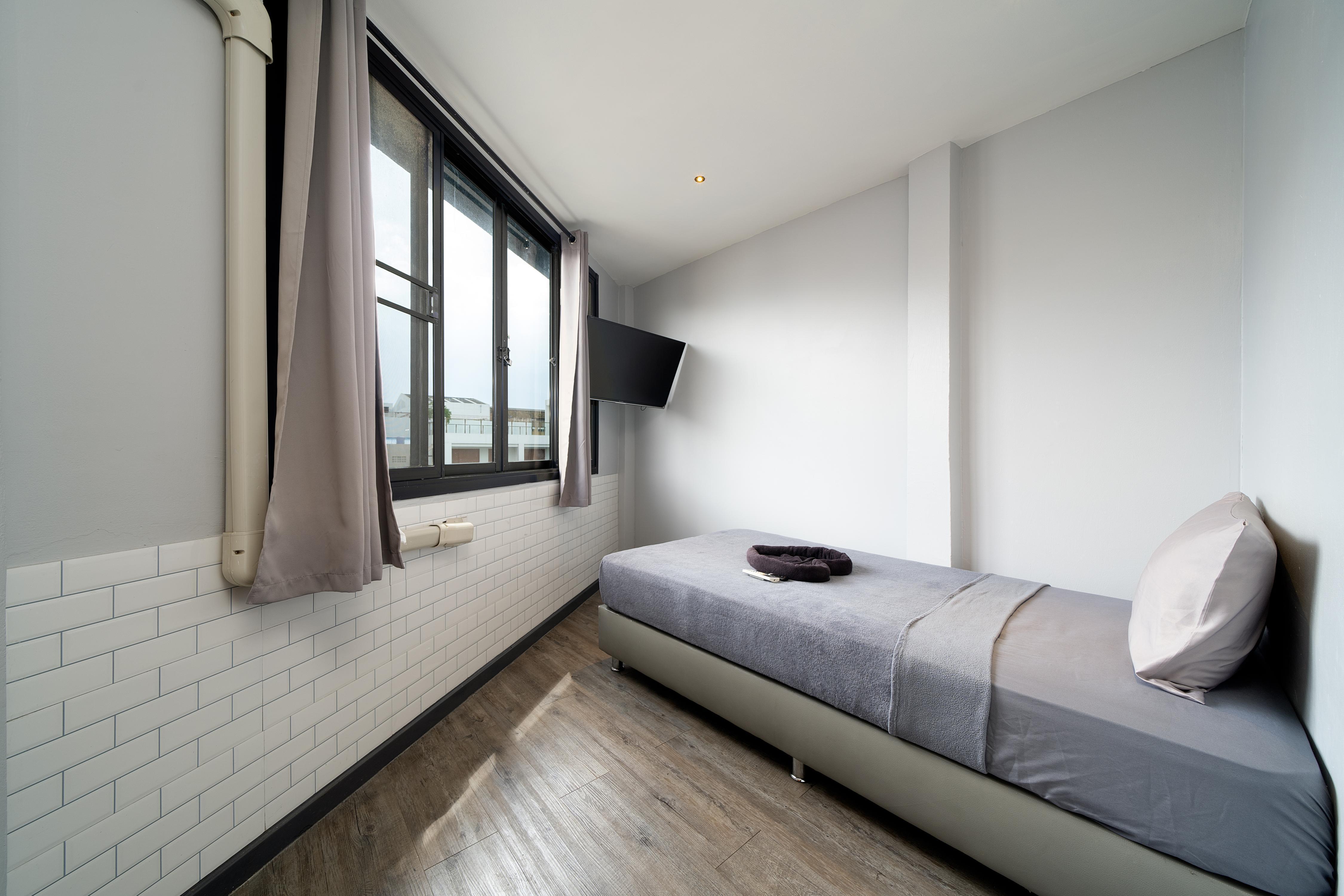 OH Hostels - Bangkok Room Type - Single Room with Shared Bathroom B1