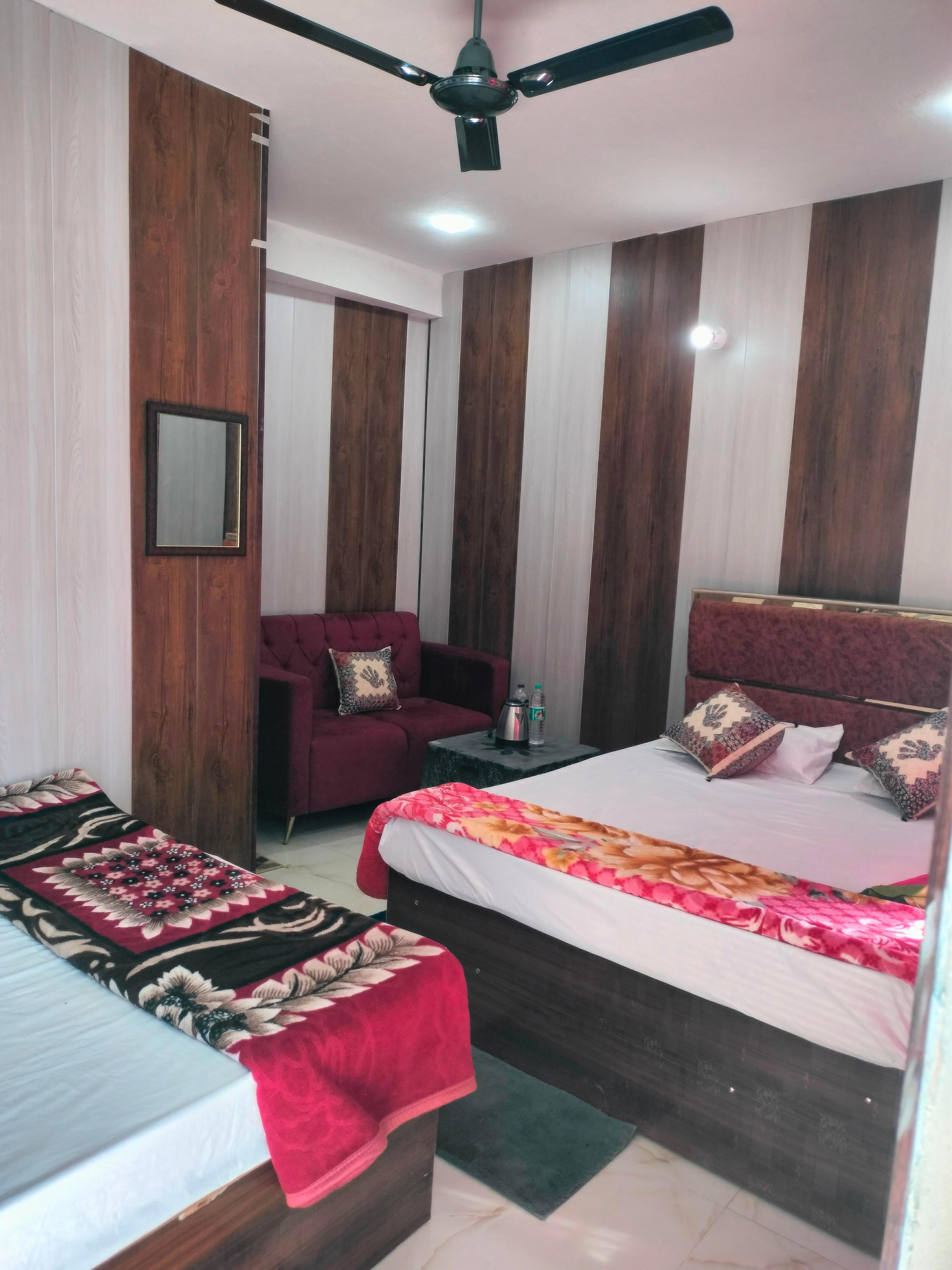Hotel Himanshu Guest House & Restaurant Room Type - Bedroom 104